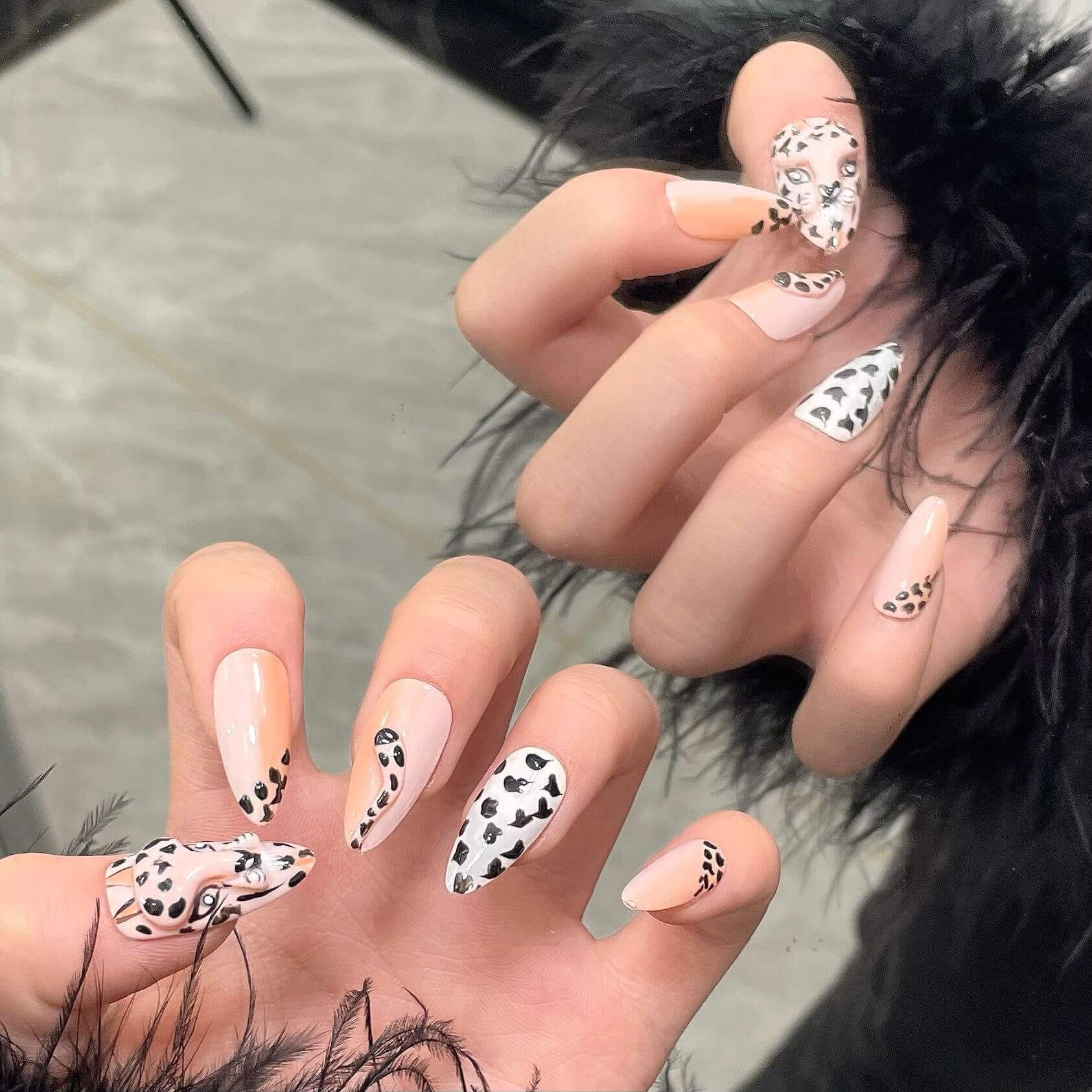 WILD CHEETAH - Medium Almond Press-on Nail - Reinesprit